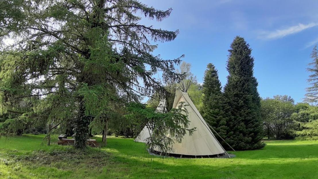 Levaltipis Saint-Gatien-des-Bois Exterior photo